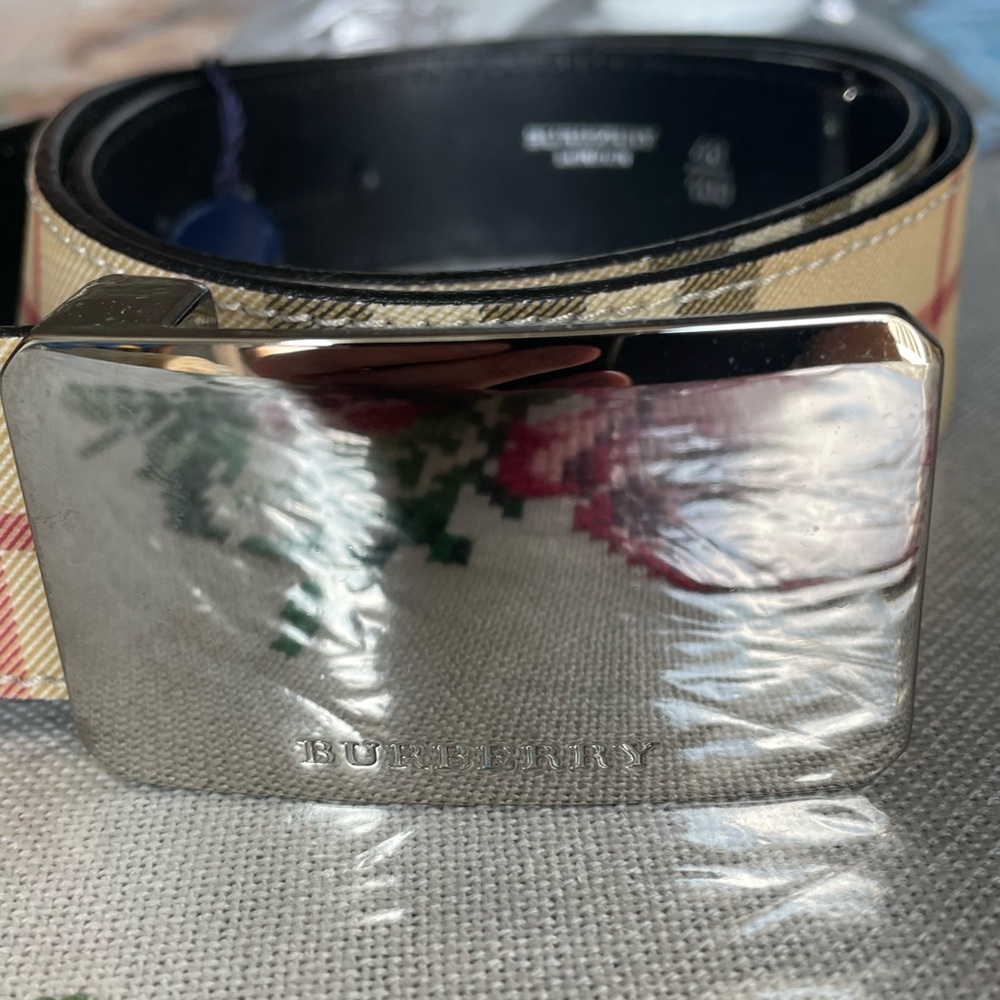 Brand new Burberry women’s nova check and black leather belt